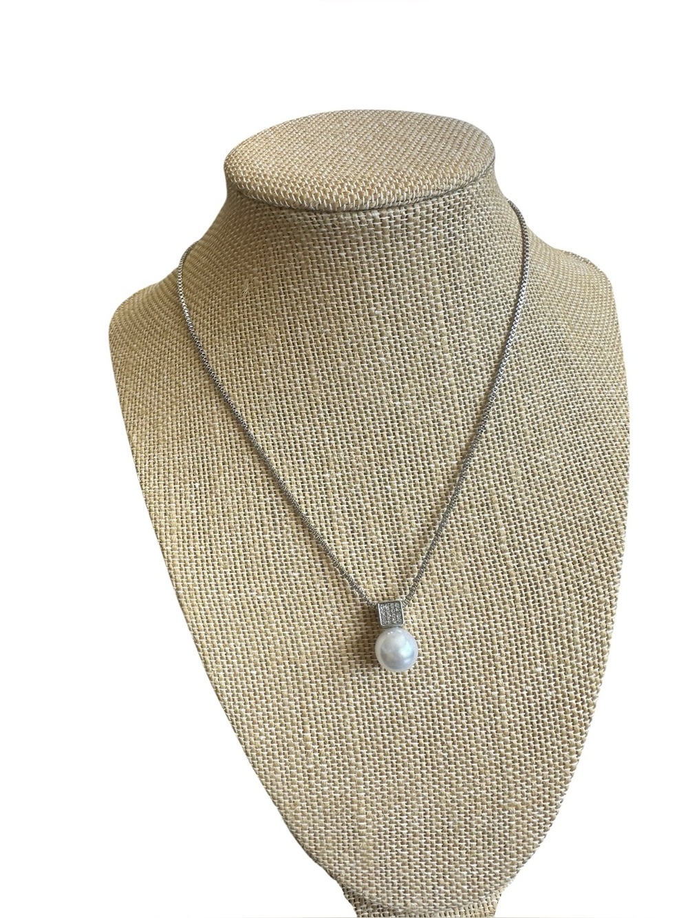 Rhinestone and Pearl Short Silver Necklace
